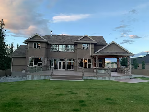 Rear facade of the mansion