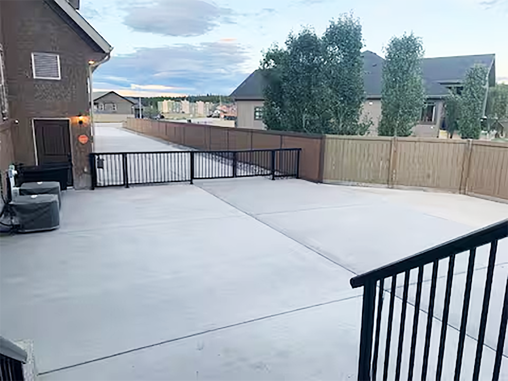 View of the mansion exterior amenities